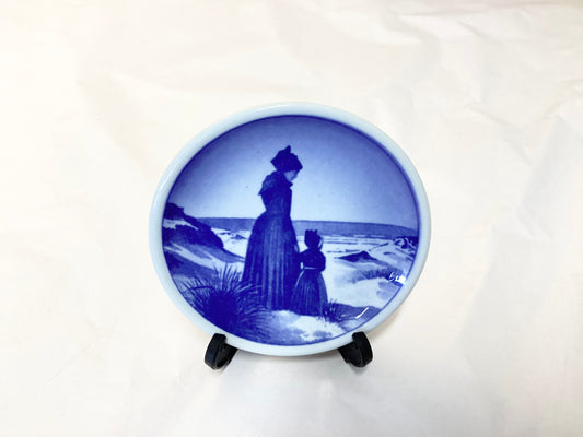 Royal Copenhagen Miniature Plate - lady and girl