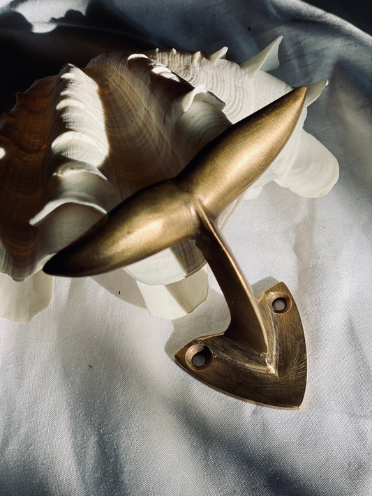 Whale tail hook - brushed gold