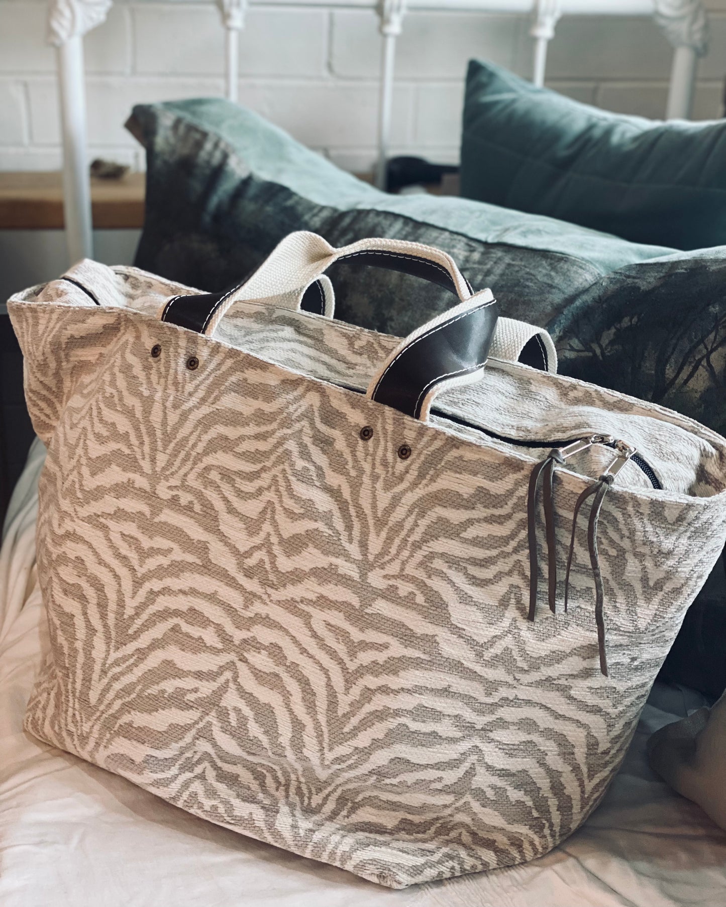 Overnight Tote Bag, CREAM - Made by Ness